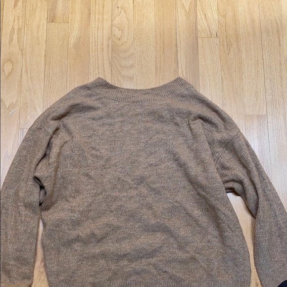 H&M- he there’s light brown sweater - Picture 3 of 3